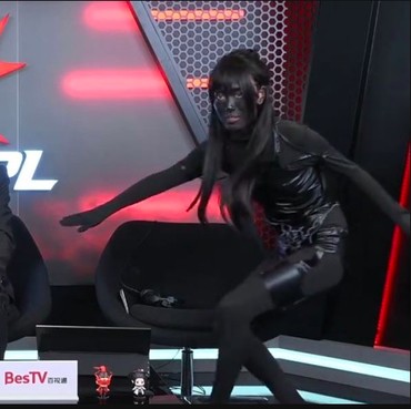 Dikritik Terlalu Seksi, Presenter E-Sports Hitamkan Diri hingga Tak Terlihat