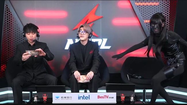 Dikritik Terlalu Seksi, Presenter E-Sports Hitamkan Diri hingga Tak Terlihat