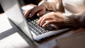 ASUS ExpertBook P5 P5405, Tepat untuk Multitasking dan Analisis Data