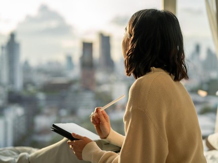 5 Ciri Kepribadian Orang yang Suka Journaling daripada Posting di Medsos