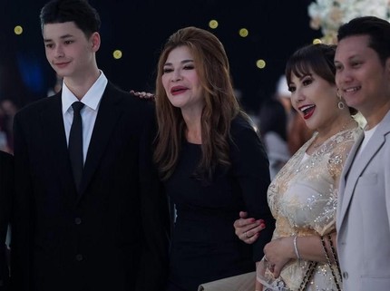 Terpopuler: Potret Tamara Bleszynski Hadiri Pernikahan Sang Putra