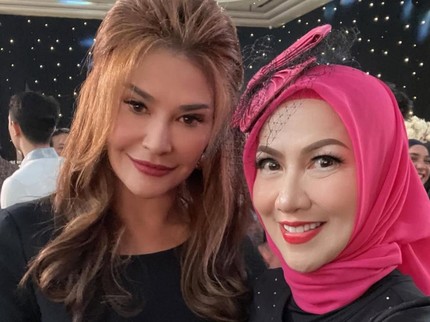 5 Potret Tamara Bleszynski dalam Balutan Dress Hitam saat Hadiri Pernikahan Teuku Rassya