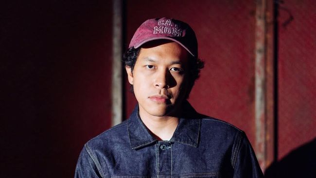 Baskara Putra Hindia Cerita Tubuhnya Drop Parah, Sempat Muntah dan Pingsan di Pesawat