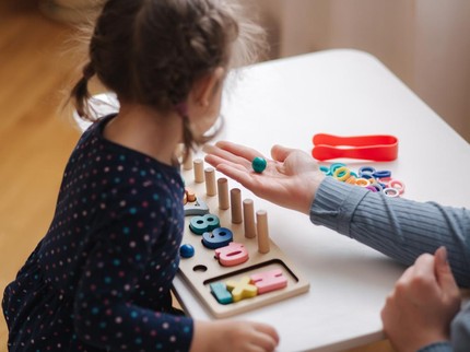 6 Cara Meningkatkan Keterampilan Komunikasi pada Anak Penyandang Autisme