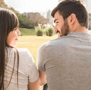 3 Cara Mengetahui Gebetan yang Diam-Diam Naksir Balik Menurut Ilmu Psikologi