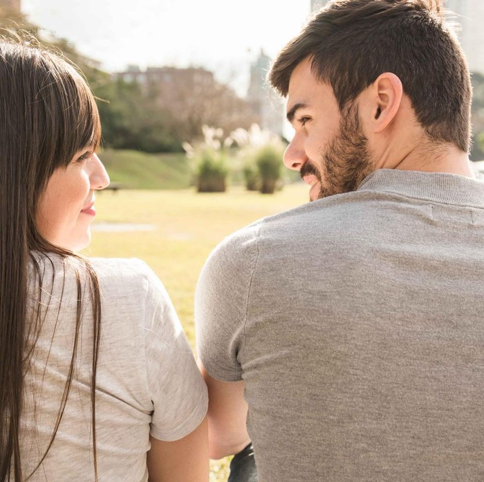 Sikap gebetan terkadang bisa membuat kamu bertanya-tanya, apakah ia benar-benar tertarik atau hanya sekadar ingin berteman. Berikut 5 kalimat yang diucapkan gebetan yang memendam rasa padamu menurut ilmu psikologi.
