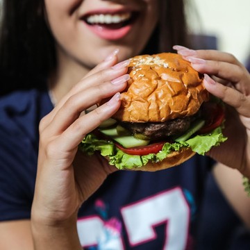 Ciri Kepribadian Orang Berdasarkan Menu Favorit di Restoran Fast Food