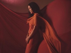 Video: Penantian 18 Tahun, Akhirnya Dee Lestari Rilis Album Baru