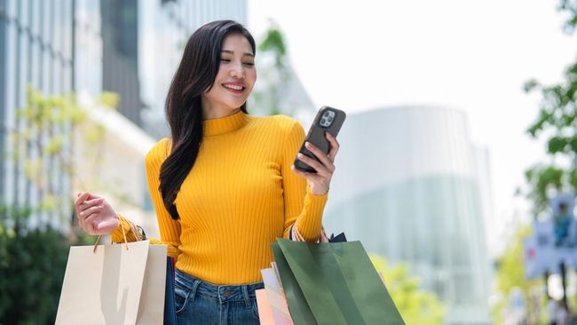 7 Ciri Kepribadian Tentang Orang Yang Suka Berbelanja Sendirian