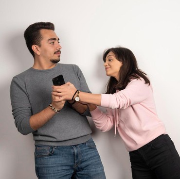 Jangan Baper Dulu, Ini Tanda-tanda Dia Belum Lupakan Mantannya