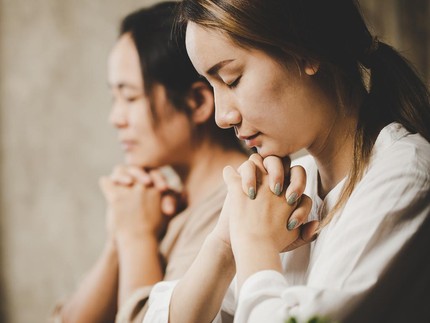 45 Lagu Penyembahan Kristen Lengkap dengan Liriknya