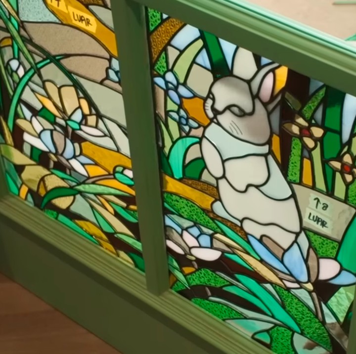 <p>Hal ini disampaikan Sherina melalui mini vlog yang diunggah di kanal YouTube pribadinya. Menariknya, sang artis terinspirasi menyulap kamar kelinci peliharaannya dengan nuansa klasik ala <em>Bridgerton</em>. &ldquo;Aku membuat <em>nursery</em>&nbsp;bertema <em>Bridgerton</em> untuk kelinci peliharaanku,&rdquo; tulis Sherina, dikutip dari kanal YouTube <em>Sherina Munaf, </em>Selasa (14/4/2026).&nbsp;(Foto: YouTube Sherina Munaf)</p>