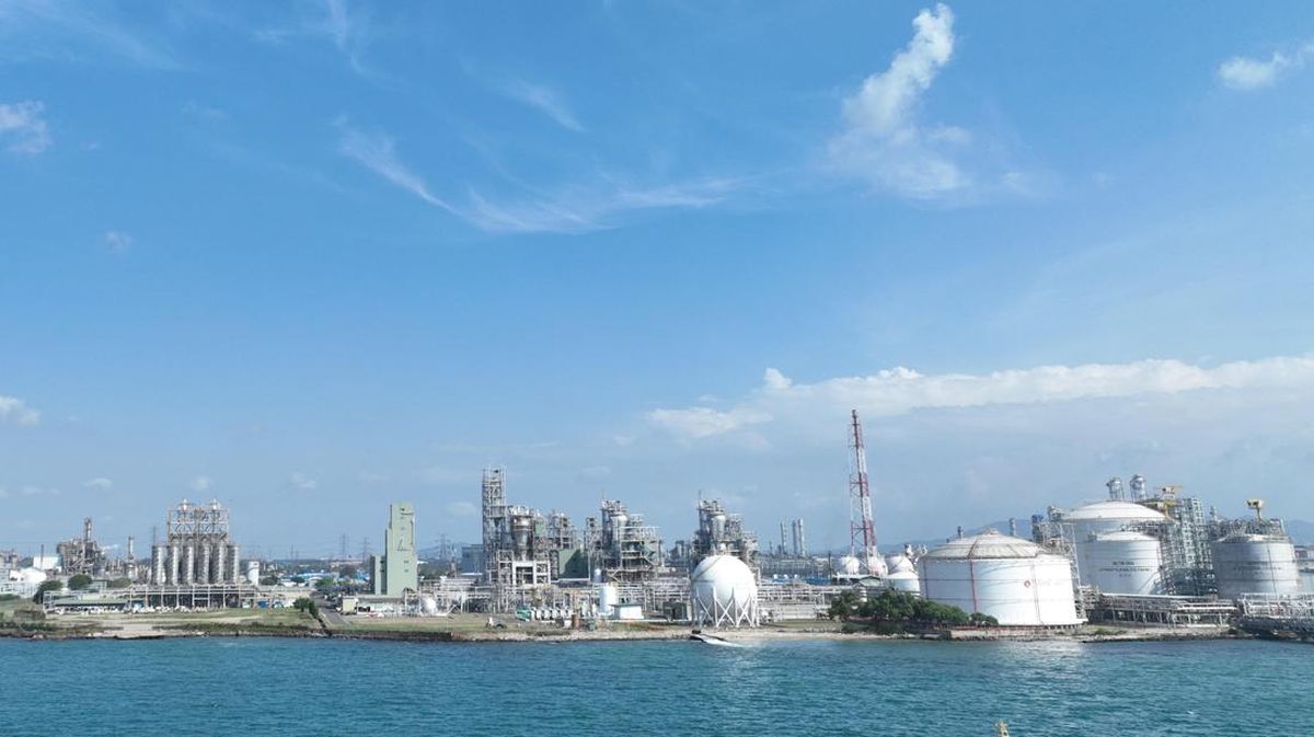 Bahan Baku Menipis, Lotte Chemical Pangkas Produksi 40 Persen