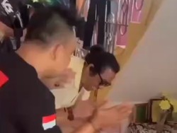 Video: Momen Polisi Tangkap Buron Sambil Nyanyikan Selamat Ulang Tahun