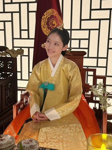 7 Potret Cantik Gong Seung Yeon Pakai Hanbok di Drakor Perfect Crown