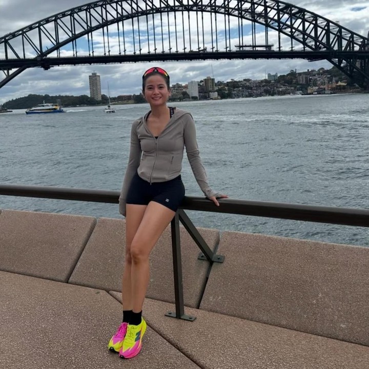 <p>Artis Acha Septriasa diketahui menetap di Australia bersama putri semata wayangnya, Bridgia Kalina Kharisma. Meski kini berstatus sebagai <em>single parent</em>, kebahagiaan Acha tak memudar lantaran kehadiran sang putri yang selalu menemani hari-harinya, Bunda. (Foto: Instagram @septriasaacha)</p>