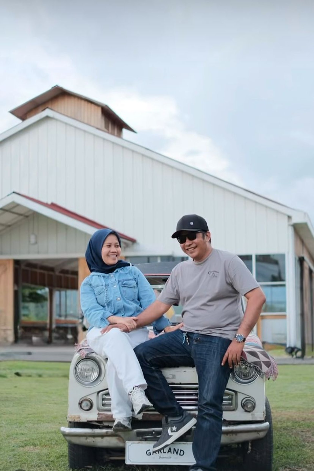 Rini Perdiyanti dan Suami