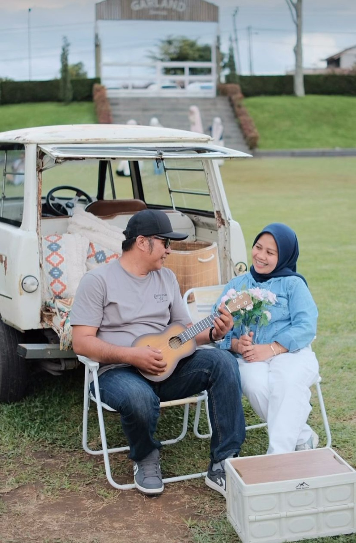 Rini Perdiyanti dan Suami