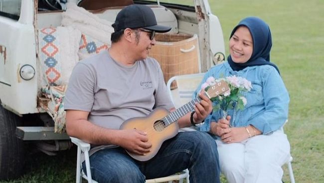 Liburan Romantis di Garut, 7 Potret Sus Rini dan Suami Mesra bak Prewedding