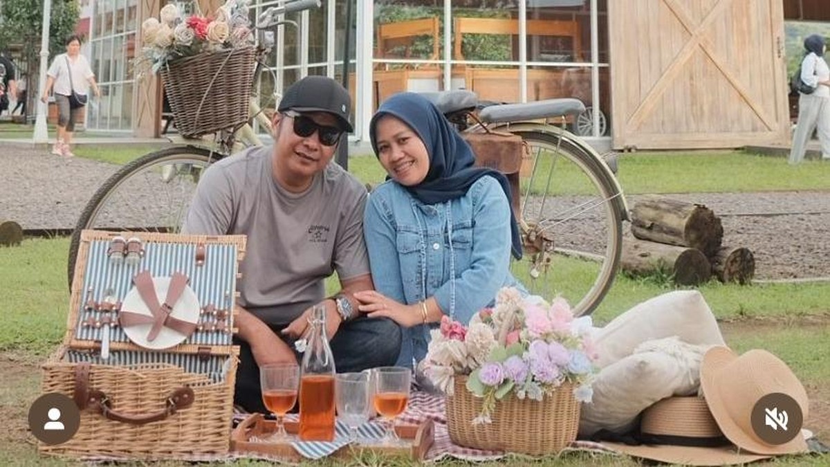 Rini Perdiyanti dan Suami