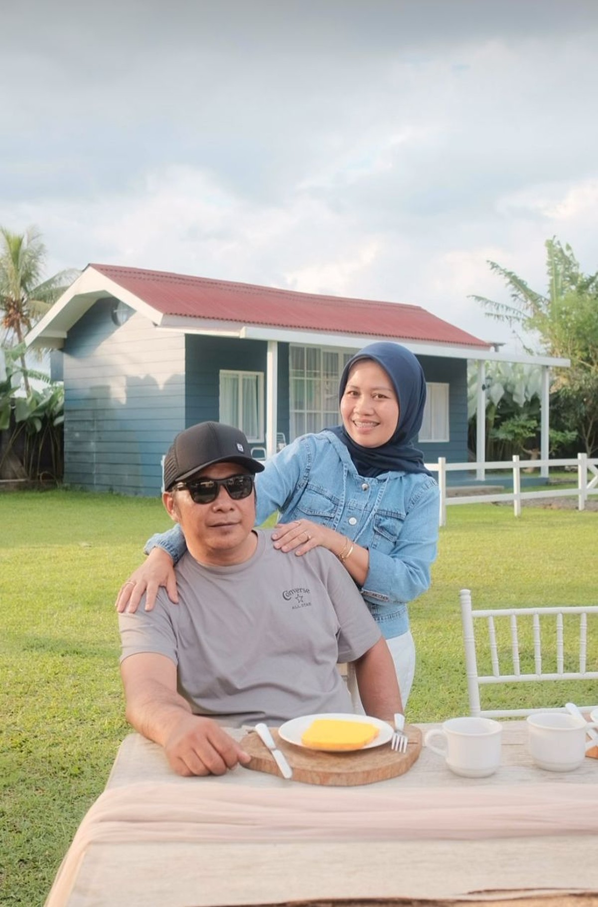 Rini Perdiyanti dan Suami