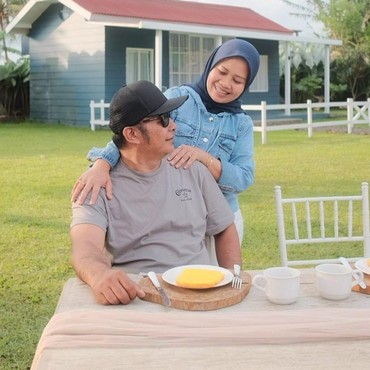 Sosok Suami Sus Rini yang Jadi Sorotan Saat 'Kencan'