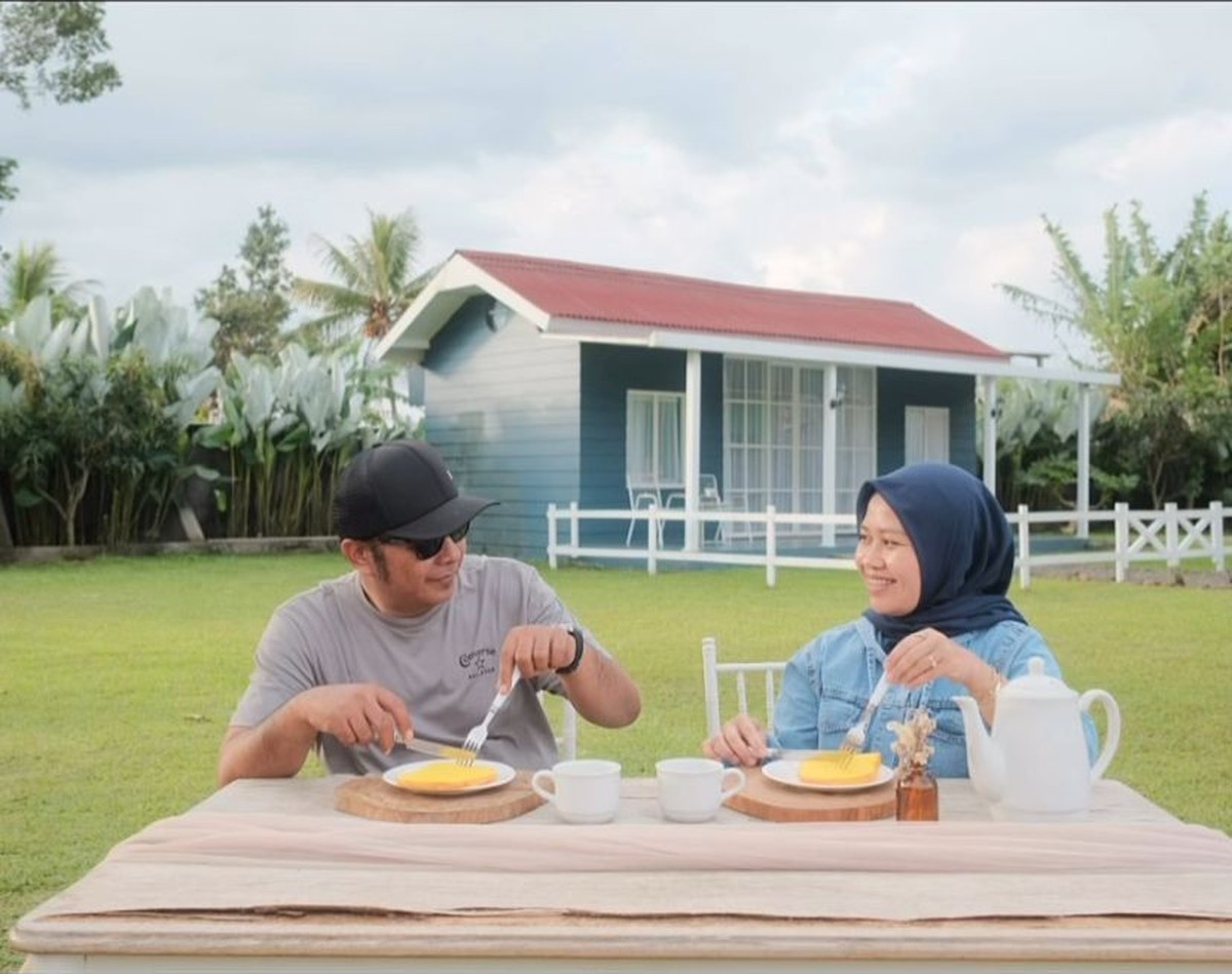 Rini Perdiyanti dan Suami