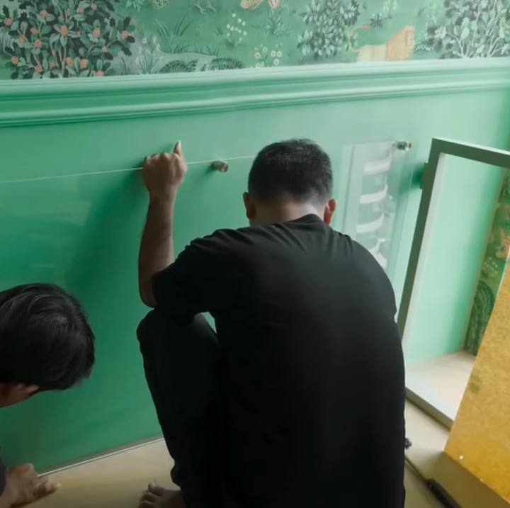 <p>Namun, Sherina mengungkap bahwa kamar kelincinya itu belum rampung. Ia pun berencana untuk merancang kamar tersebut sebagai area relaksasi, lengkap dengan rak buku serta perlengkapan meditasi.&nbsp;(Foto: YouTube Sherina Munaf)</p>