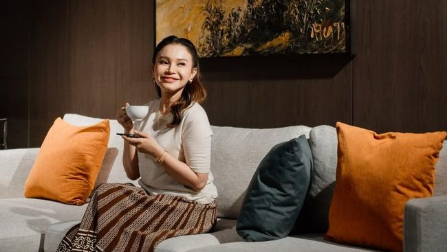 Somasi ke Akun Hoaks Jadi Alarm Keras, Rossa: Artis Bukan Barang!