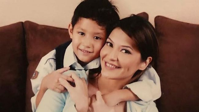 7 Foto Masa Kecil Teuku Rassya Bersama Tamara Bleszynski Sang Mama Penuh Kebahagiaan