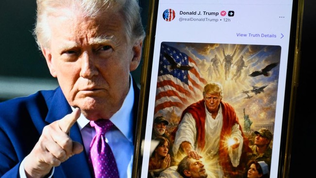 Trump hapus unggahan foto AI gambarkan dirinya sebagai Yesus Kristus, usai dikritik habis-habisan di medsos.