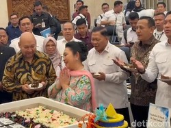 Video Titiek Soeharto soal Dapat Ucapan Ultah dari Prabowo: Rahasia Dong