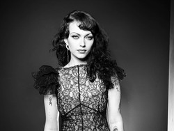 Violet Putri Dave Grohl Sebut Skena Musik Keras Masih Mendiskriminasi Perempuan