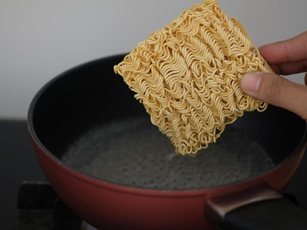 Aturan Baru BPOM soal Batas Cemaran Mikroba Mie Instan & Minuman Serbuk