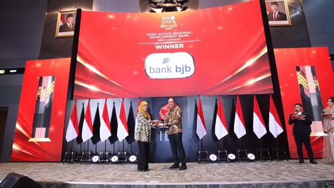 Penghargaan mengapresiasi bank bjb atas pemanfaatan Sistem Penyelenggara Pasar Alternatif sebagai platform transaksi Surat Utang dan Sukuk di pasar sekunder.