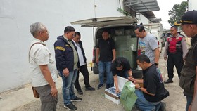 Bareskrim Geledah 5 Gudang di Jakarta, Sita Ribuan HP Impor Ilegal