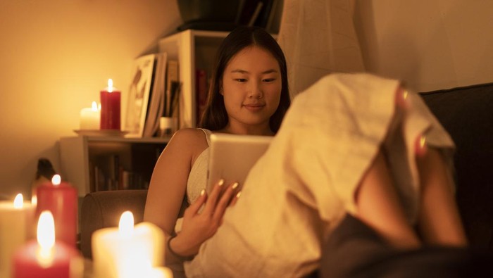 5 Ciri Kepribadian Orang yang Suka Baca Buku Sebelum Tidur Menurut Psikolog