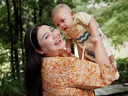 Dikritik Gagal Diet, Selebgram Clarissa Putri Ungkap Perjuangan Menyusui Sang Anak