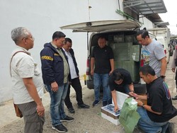 Satgas Bareskrim Geledah 5 Gudang di Jakarta, Ribuan HP Impor Ilegal Disita