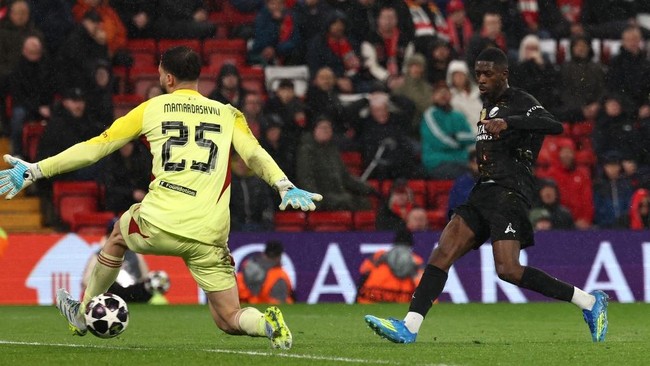 Paris Saint-Germain melaju ke semifinal Liga Champions Eropa setelah mengalahkan Liverpool 2-0 di Anfield. Ousmane Dembele mencetak dua gol, agregat 4-0.
