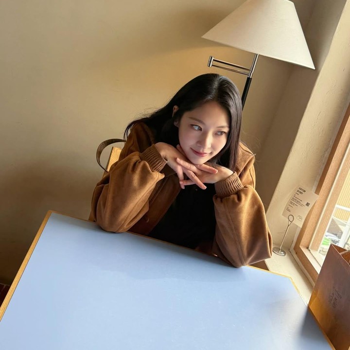 <p>Sebelum terjun ke dunia akting, Gong Seung Yeon sempat menjadi <em>trainee</em> di agensi terkenal SM Entertainment. Perempuan 33 tahun ini diketahui ikut <em>training</em>&nbsp;untuk menjadi idol bareng beberapa anggota <em>girlgroup</em> Red Velvet. Pada tahun 2012, Gong Seung Yeon memutuskan hengkang dari agensi setelah tujun tahun berlatih menyanyi dan menari. (Foto: Instagram @0seungyeon)</p>