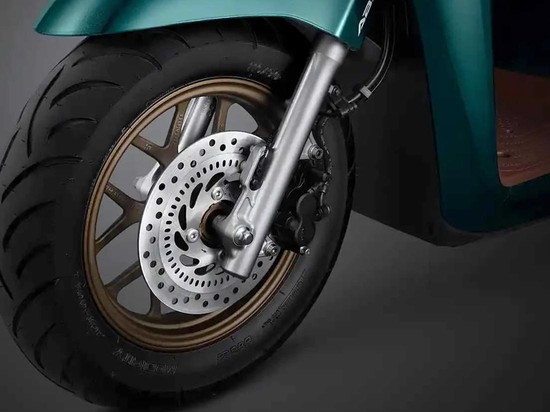 Ganti Ban Motor Matic Ring 13, Pilih Lokal Hemat atau Premium Global?