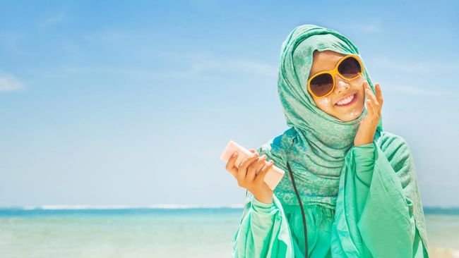 Kenalan dengan bemotrizinol (BEMT), bahan sunscreen yang tak menyerap ke dalam kulit dan lebih ampuh tangkis UVA, bahkan bisa bertahan hingga 6-8 jam.
