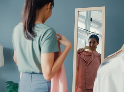 10 Cara Mengenali Orang Berpikiran Matang dari Gaya Berpakaian Menurut Psikologi