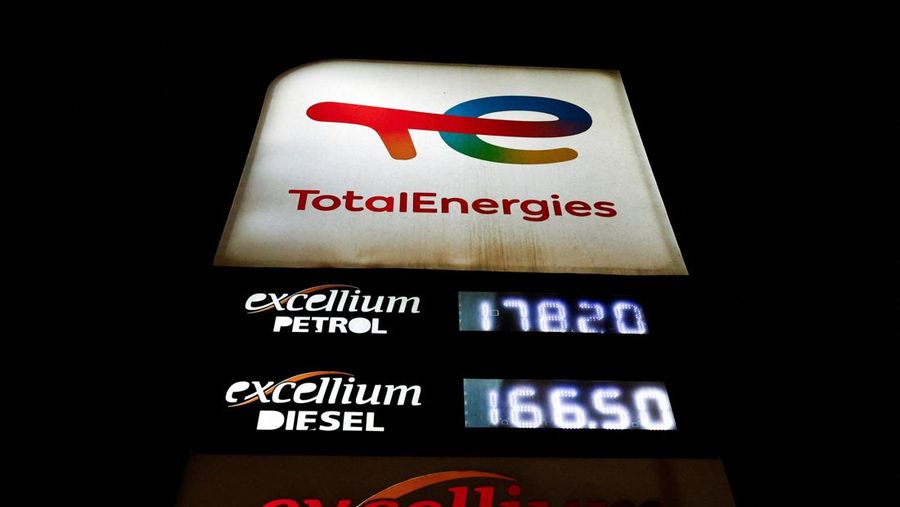 A fuel pump attendant confirms a mobile phone payment as he fuels a motorcycle taxi at a TotalEnergies petrol station ahead of an announced fuel price hike, as fuel costs rise amid dunia disruptions caused by the Iran war, in Nairobi, Kenya April 14, 2026. REUTERS/Thomas Mukoya