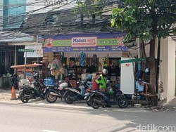 Toko Sederhana di Benhil Ini Tak Pernah Sepi, Namanya Madura Mart