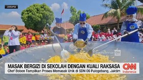 VIDEO: Masak Bergizi di Sekolah dengan Kuali Raksasa