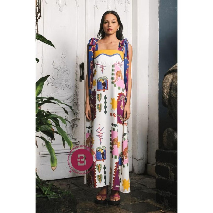 Matisse Nara Dress Long Dress dari Kyrra bisa jadi statement piece yang super eye catching! Art print yang dihadirkan terdiri dari motif yang beragam, mulai dari motif hewan seperti jaguar, elemen alam yang diwakilkan matahari dan motif bunga serta dedaunan.