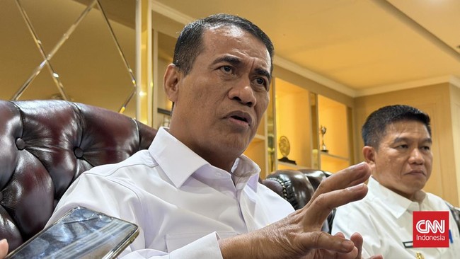 Amran meminta industri plastik tidak menaikkan harga secara berlebihan buntut mahalmya bahan baku demi mencegah dampak lanjutan terhadap harga pangan.