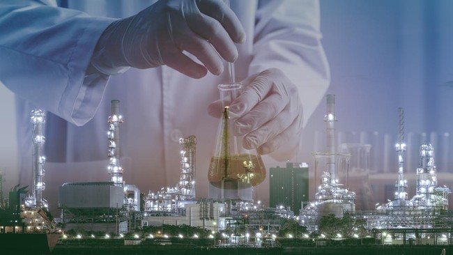 Berikut daftar negara penghasil dan eksportir nafta, bahan baku plastik, terbesar di dunia.